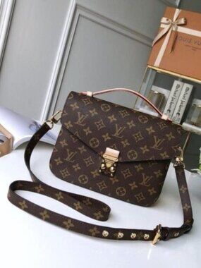 Louis Vuitton Pochette Metis Monogram